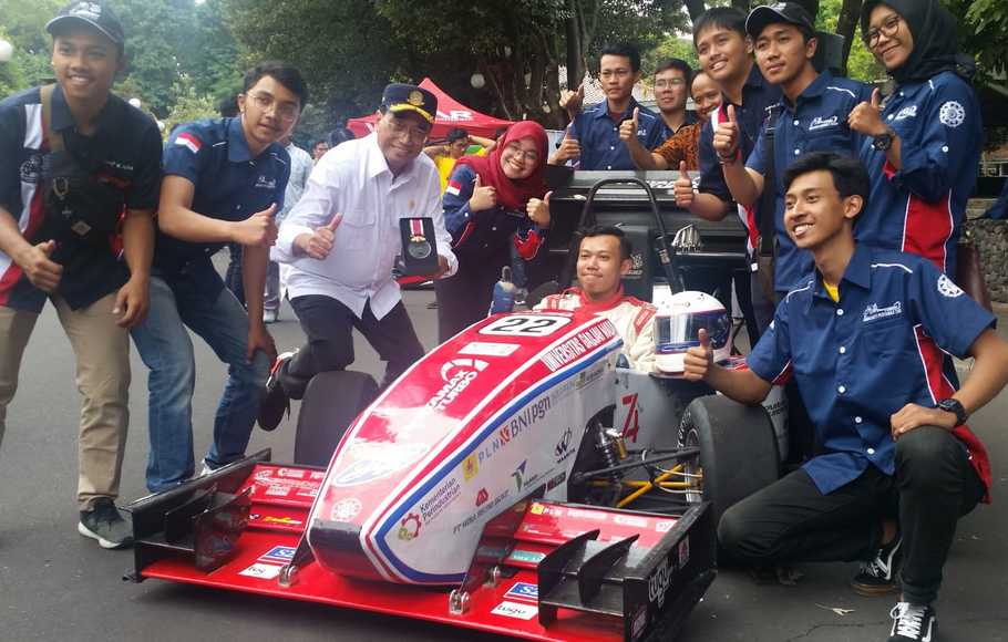Dua Mobil Buatan UGM Dapat Penghargaan Di Jepang